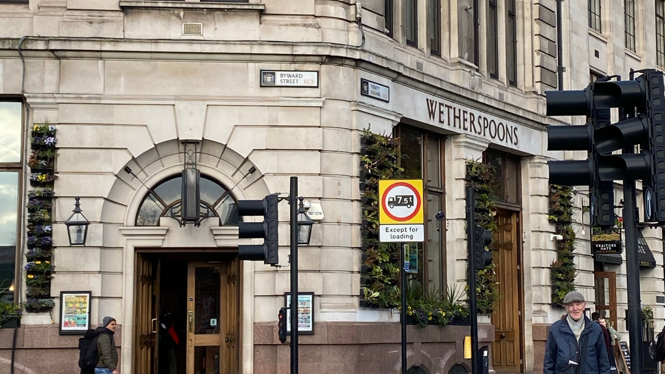 Image of the outside of a wetherspoon's pub/restaurant